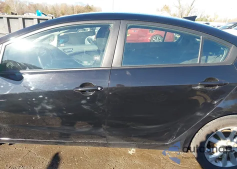 2017 Kia Forte S z USA, uszkodzony, nr VIN 3KPFL4A74HE111223